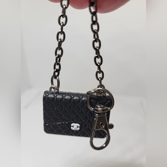 Handmade Fashion Keychain Black and White - Picture 2 of 3